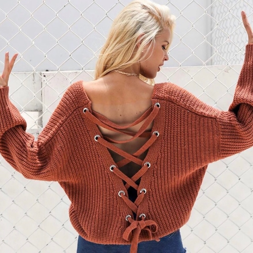 Chunky knit sweater -lace up back! 💕